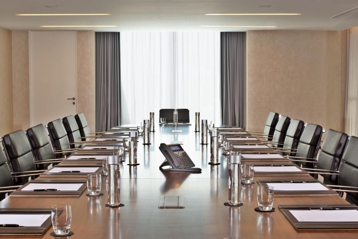 A área empresarial e/ ou a sala de conferências de InterContinental Cascais-Estoril by IHG