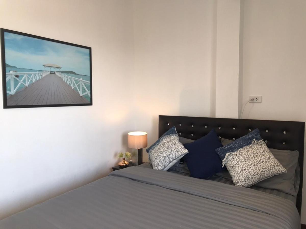 Neutron Bungalow - Housity