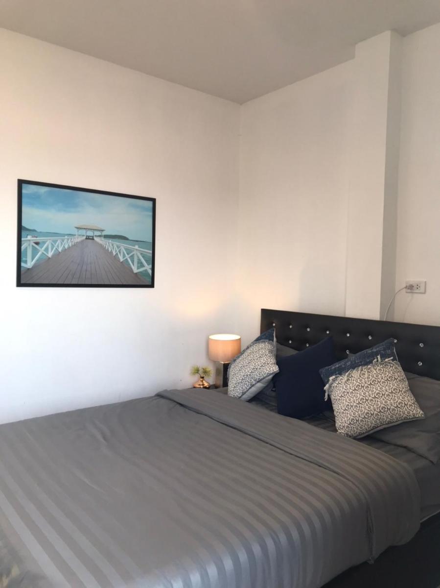 Neutron Bungalow - Housity