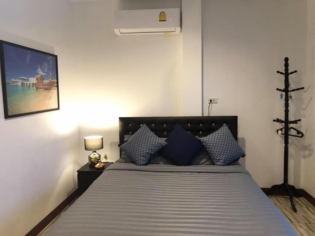 Neutron Bungalow - Housity