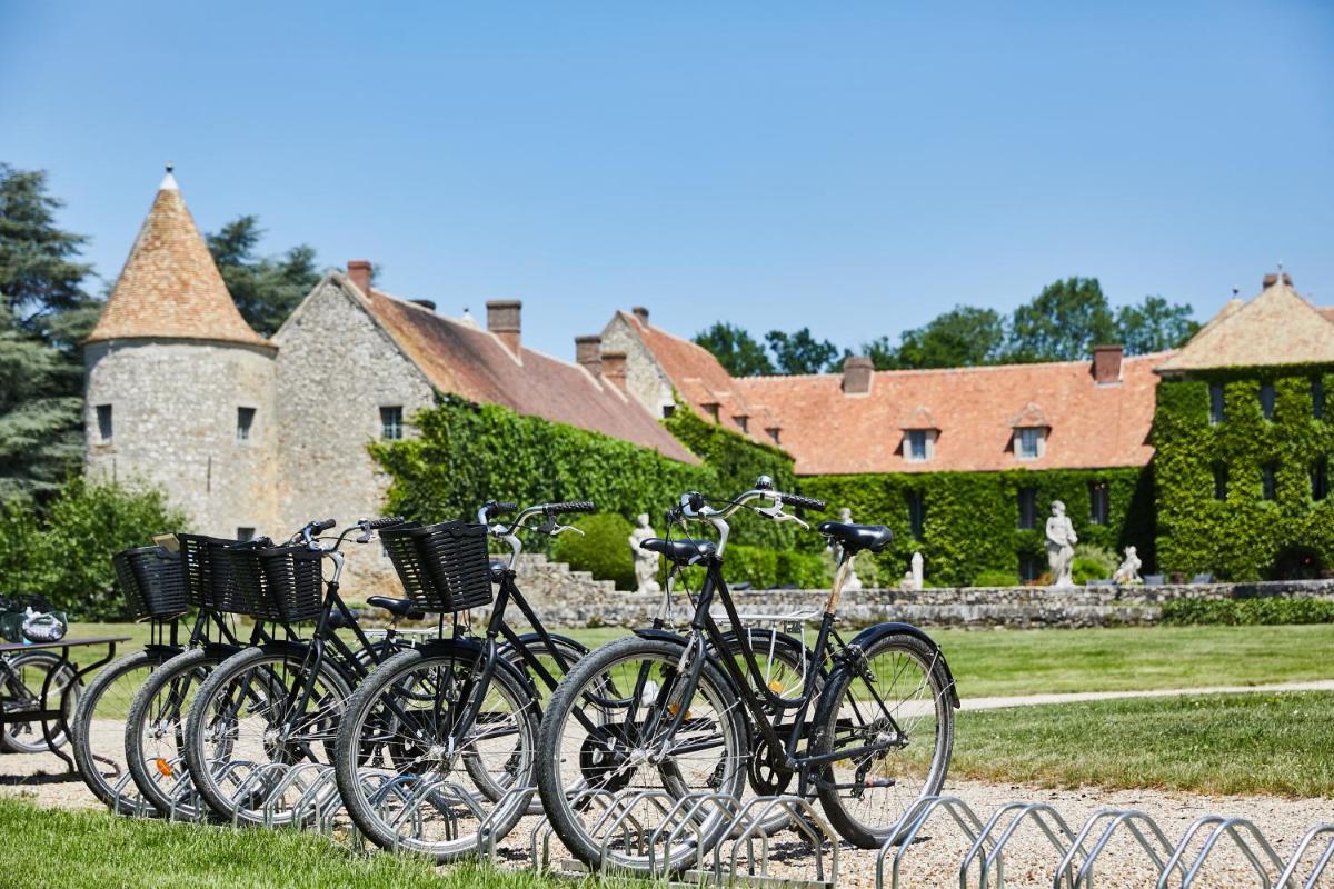 Photo de la galerie de l'établissement Château De Villiers-Le-Mahieu, à Villiers-le-Mahieu
