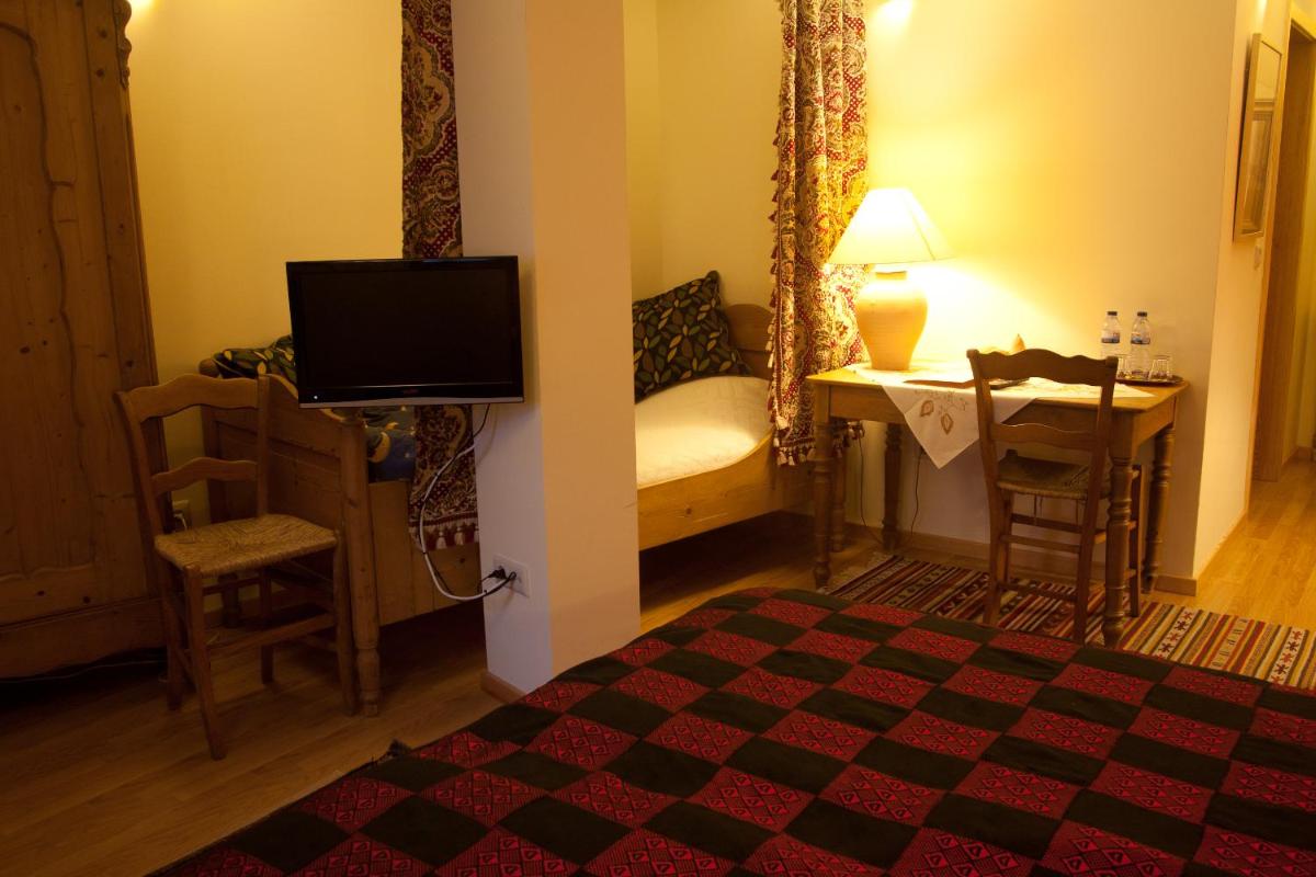 Uma televisão e/ou sistema de entretenimento em Hotel Rural Quinta da Geia