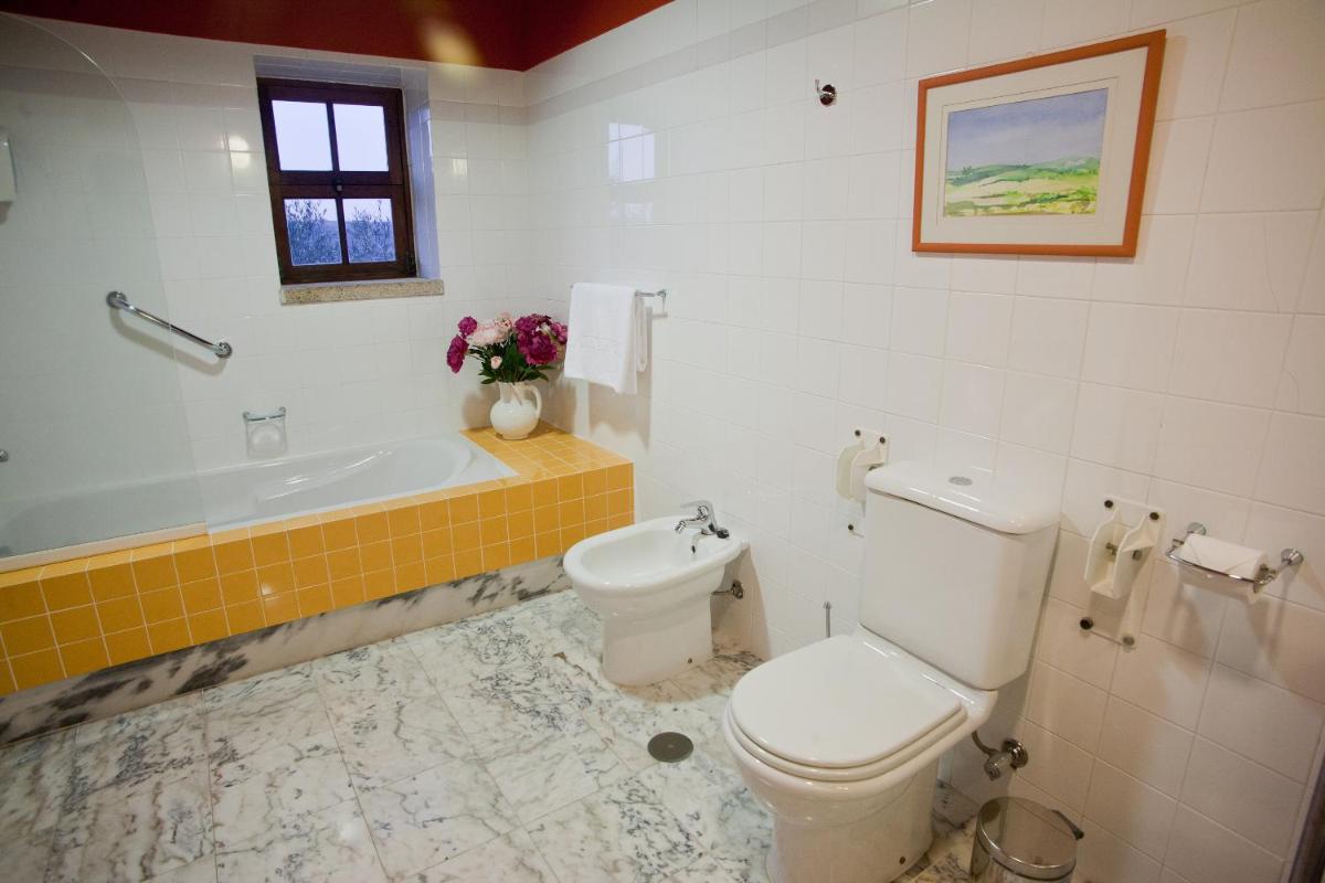 Uma casa de banho em Hotel Rural Quinta da Geia