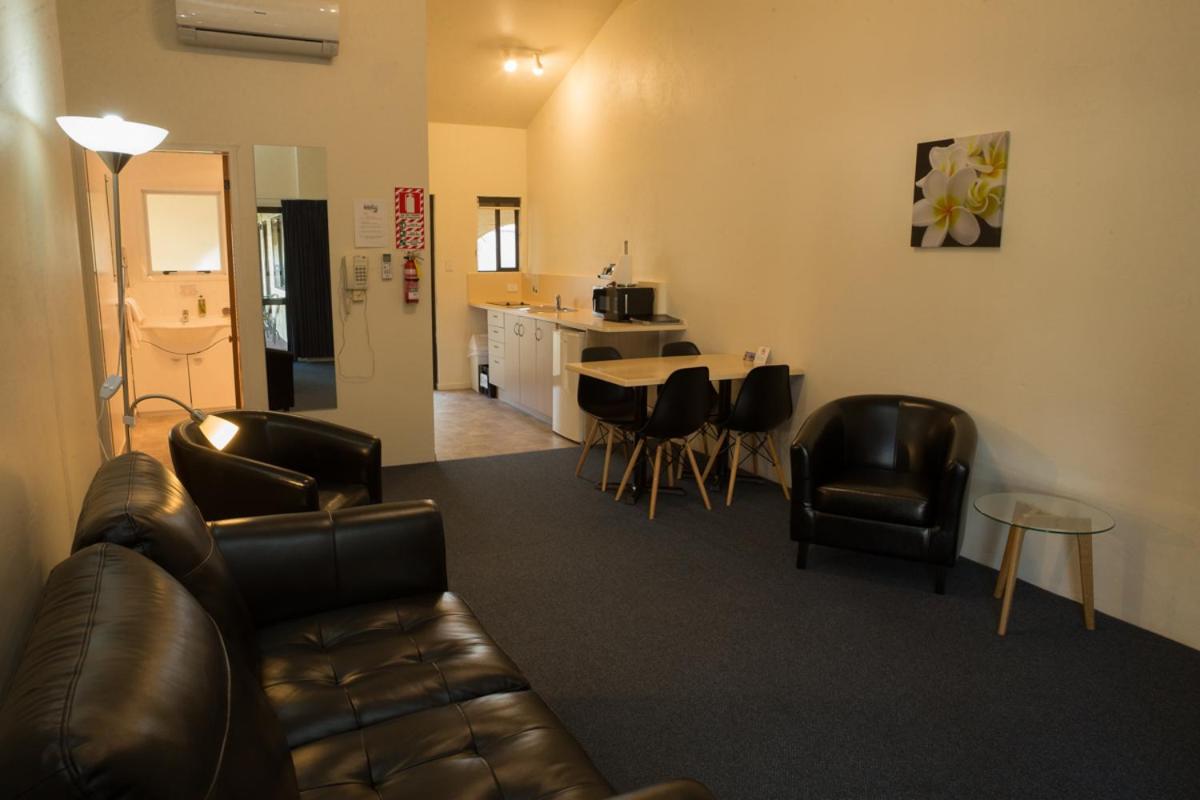 Captains Quarters Motor Inn - Housity