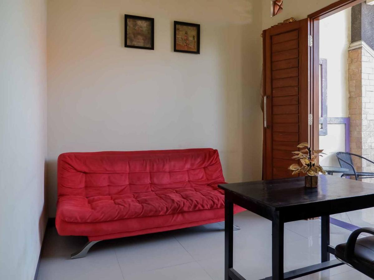 RedDoorz near RSUD Nganjuk - Housity