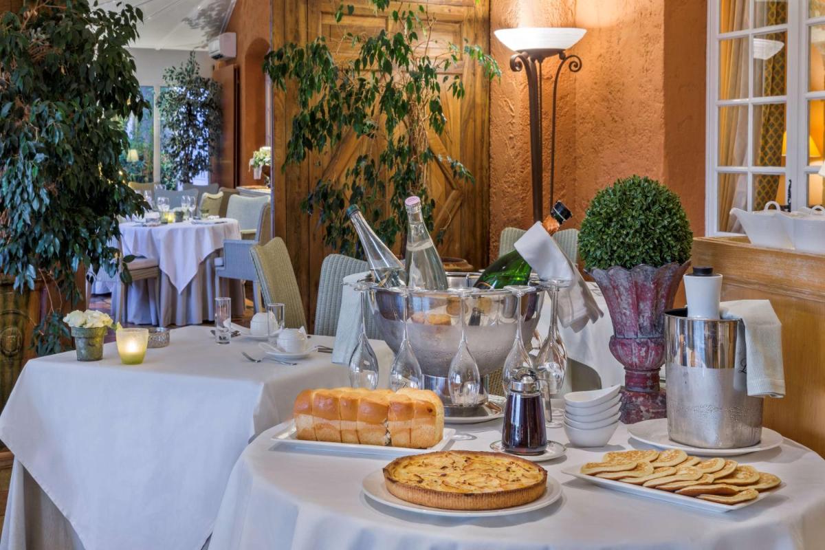 Nourriture dans l'hôtel ou à proximité