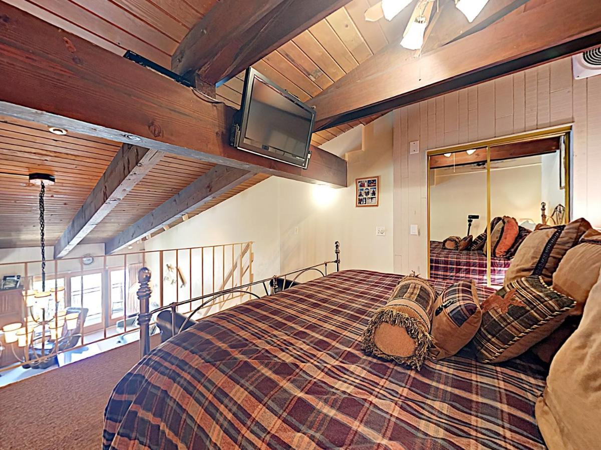 Timberline Condominums Studio Loft Standard Unit 301 - Housity