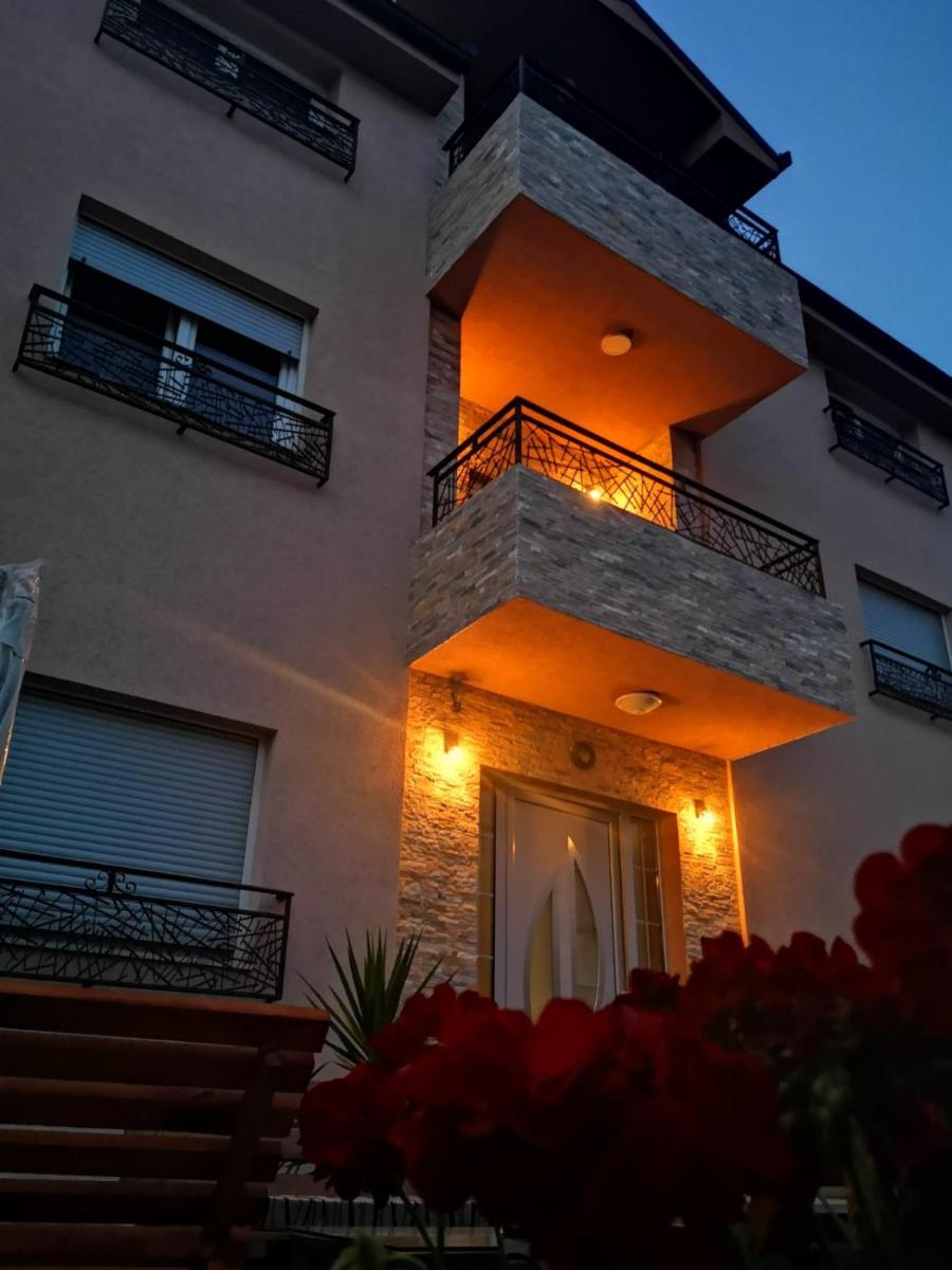 Sreckovic Apartmani 1 - Housity