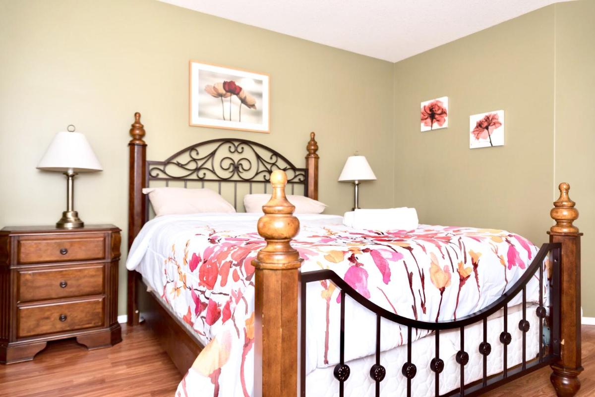 Large Groups Welcome, 2 Living Rooms,2 kitchens,4 beds, Private Cozy Patio - Housity