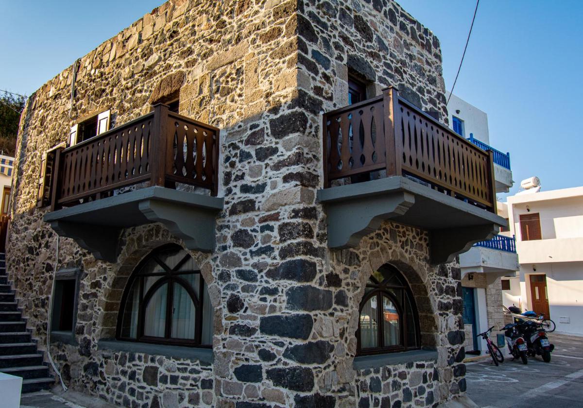 Plousiadi΄s Stone House - Housity