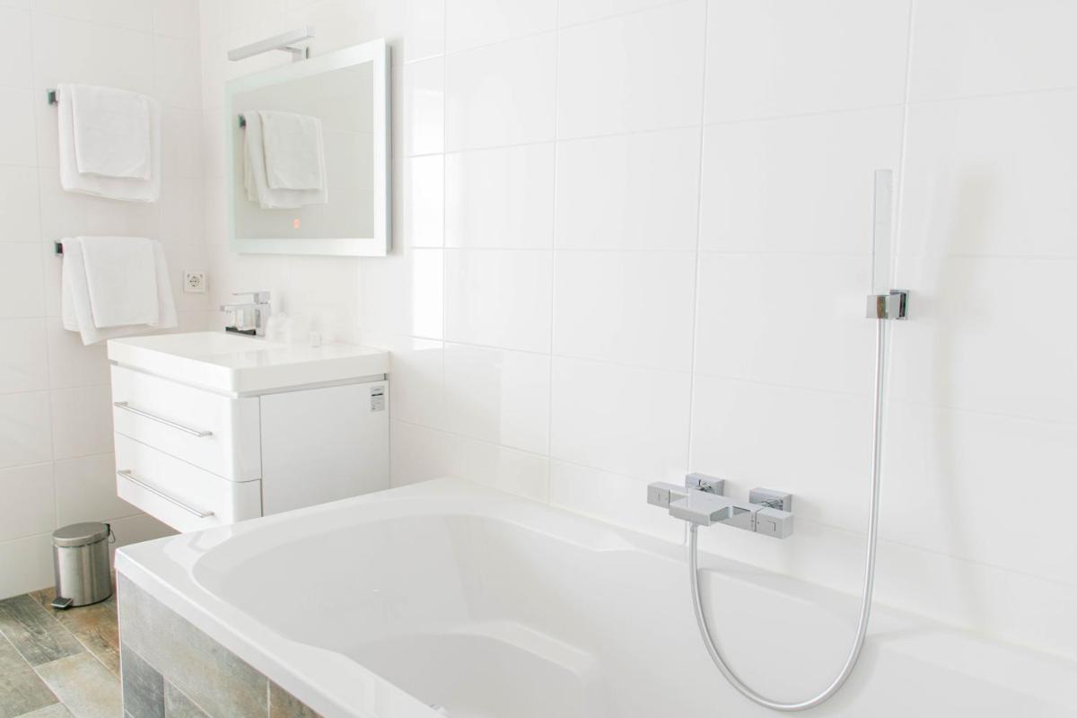 Hotel Lemmer - Housity