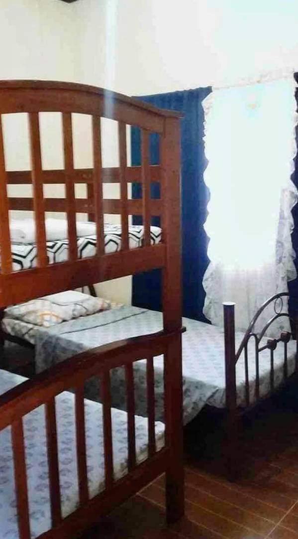 Perlies Inn Balcony House - Housity