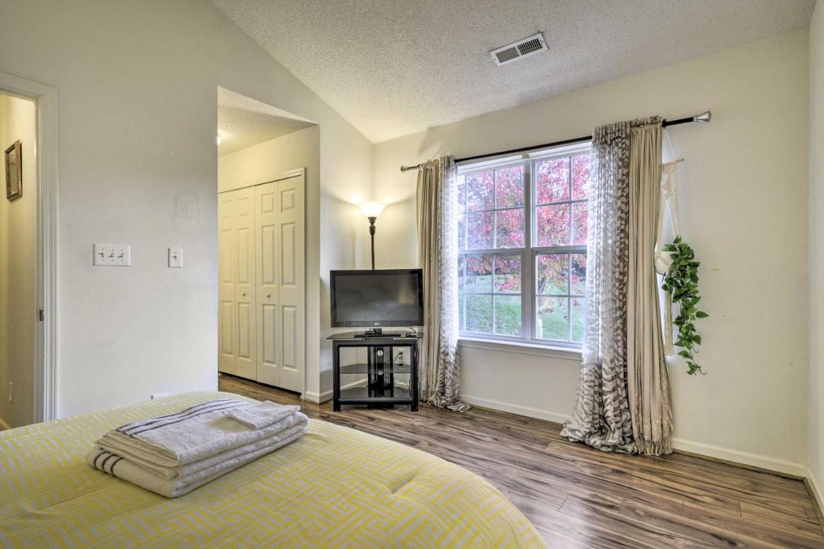 Modern Greensboro Getaway with Patio about 7 Mi to Dwtn! - Housity