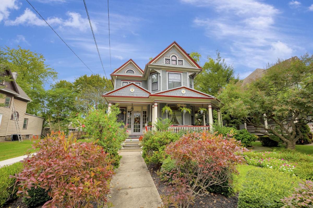 The Inn on Holly B&B - Housity