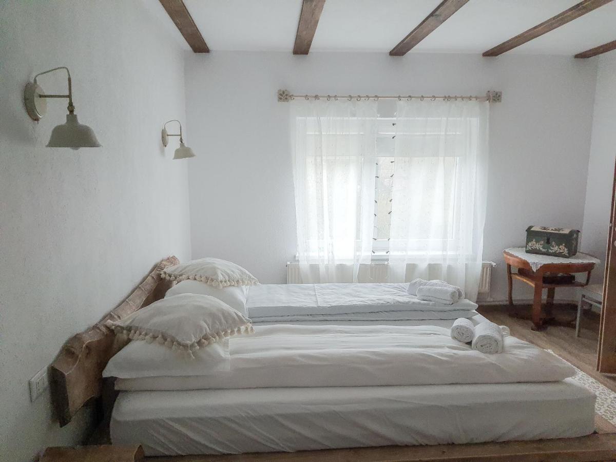 Roua Land - Housity