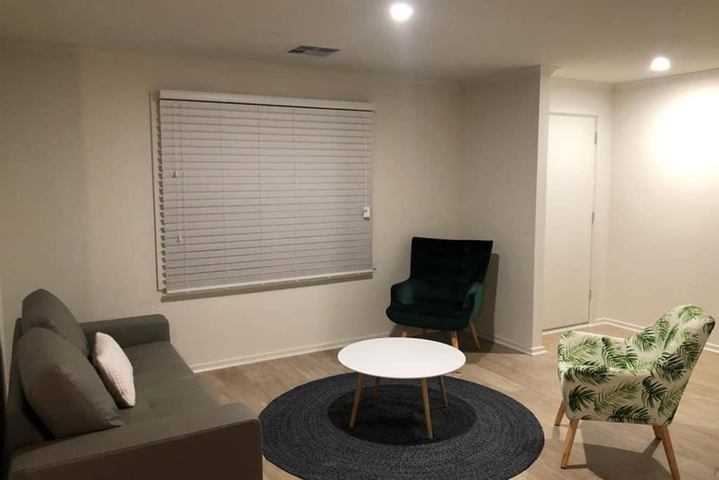 Sea-renity central to Port Elliot - Housity