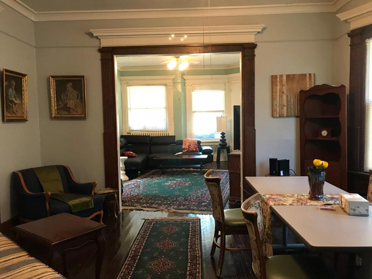 5 Star Victorian Mansion-Downtown No Locals - Housity