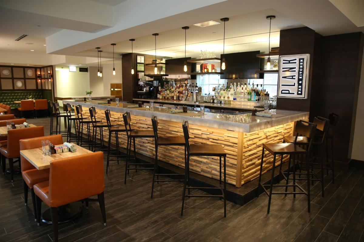 Hotel Indigo Naperville Riverwalk, an IHG Hotel - Housity