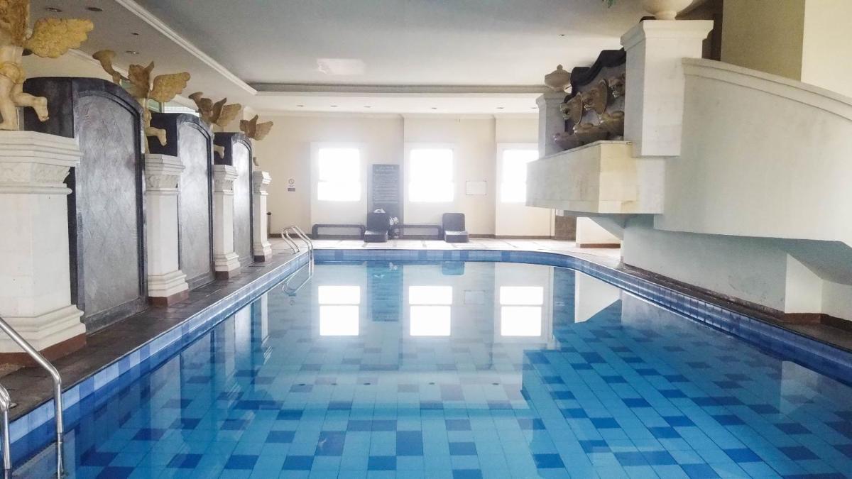 Strategic 1BR The Boulevard Apartment with Luxurious Design By Travelio - Housity
