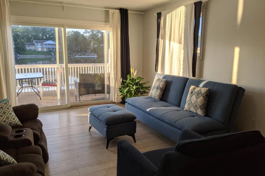 Cottage with River Front & minutes away from Beach - Housity