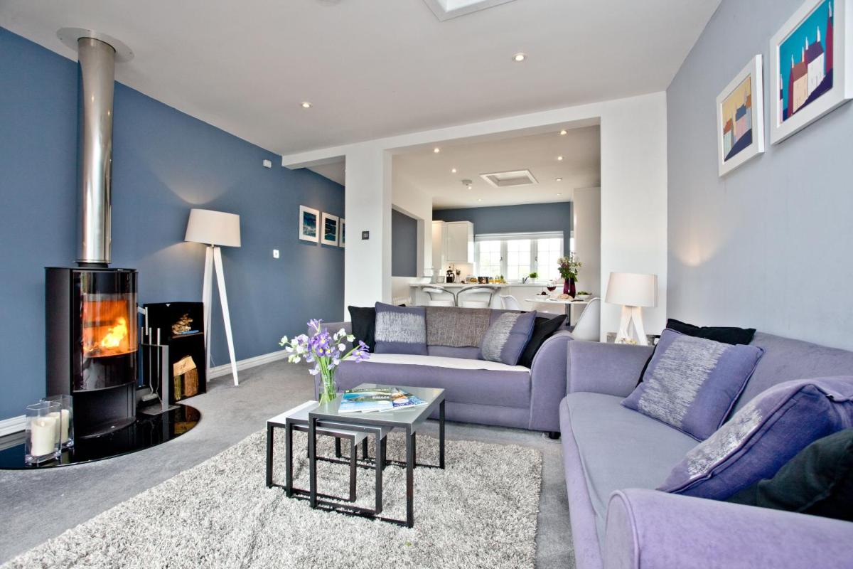 Blue Bay, Marazion - Housity