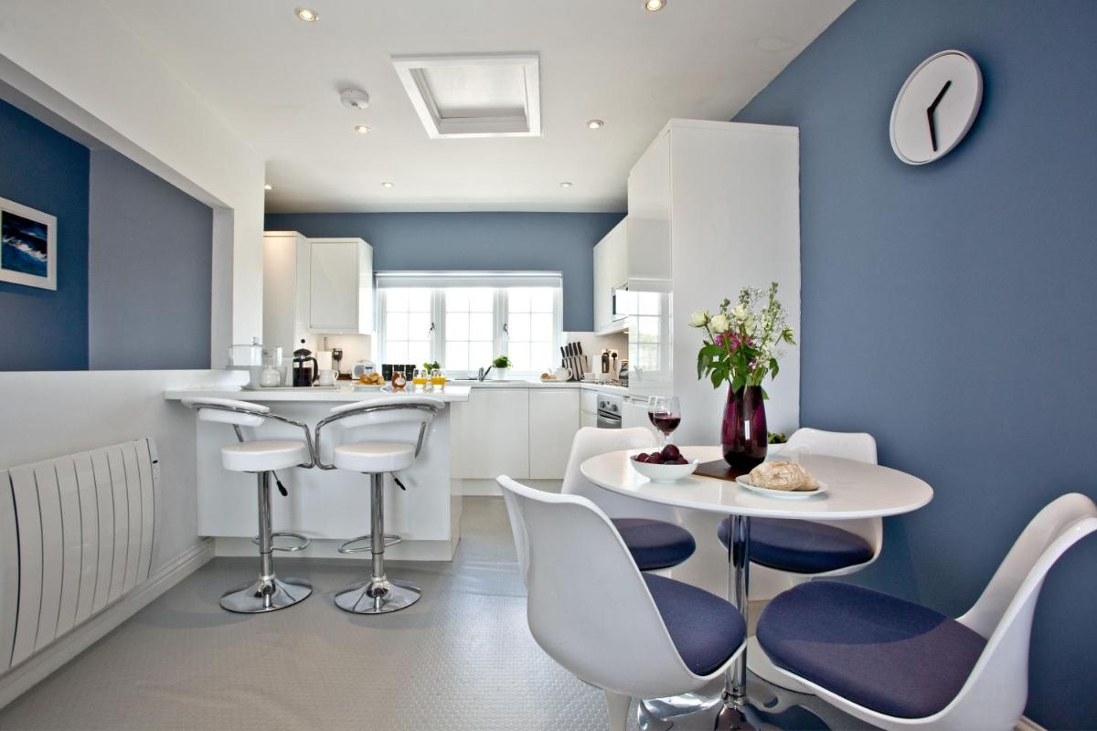 Blue Bay, Marazion - Housity