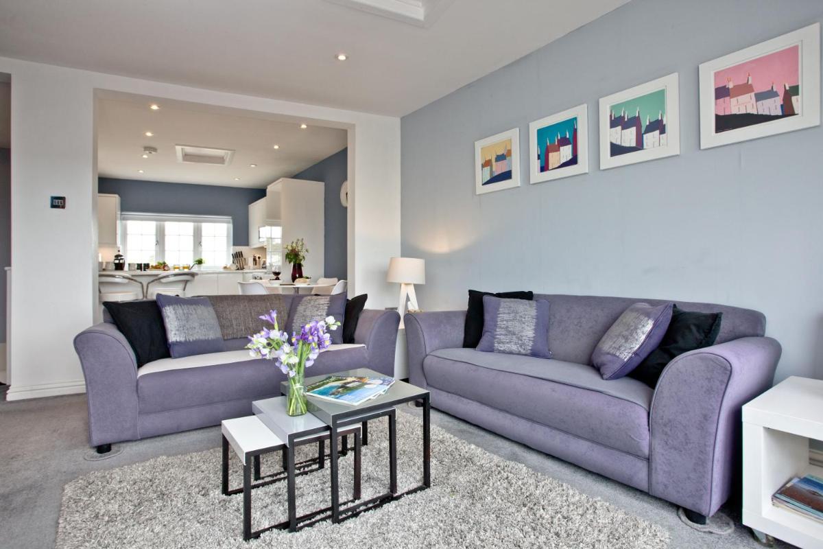 Blue Bay, Marazion - Housity