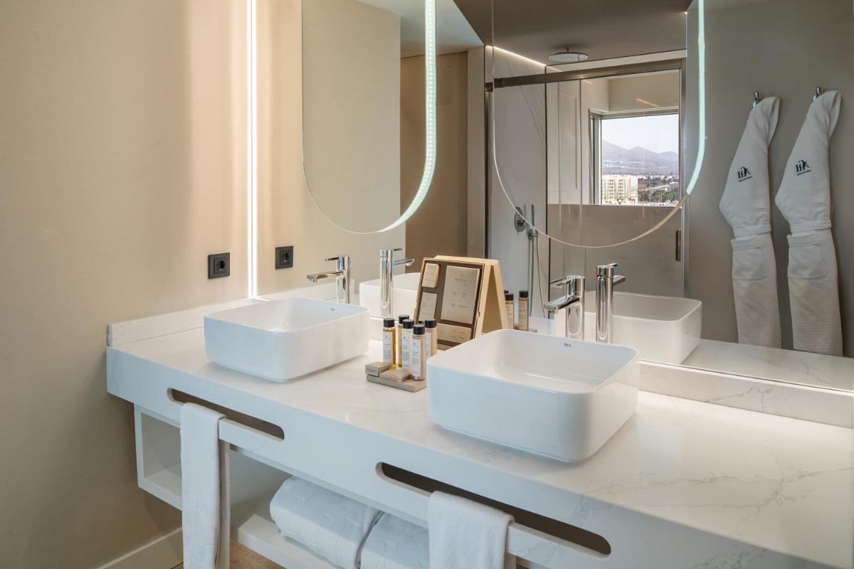 Un baño de Arrecife Gran Hotel & Spa