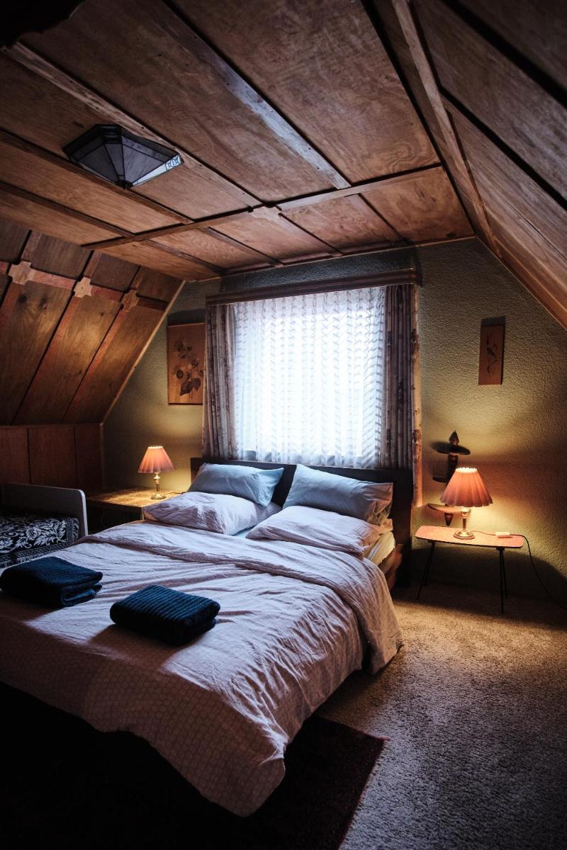 Guesthouse with 3 apartments, just outside Berlin, near to Tesla - Housity