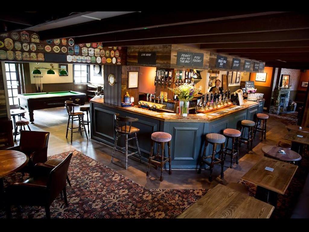 Queens Arms, breage - Housity