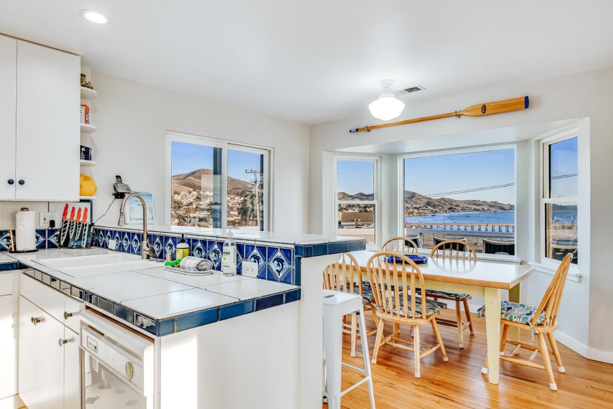 Seaside Strolls - Housity