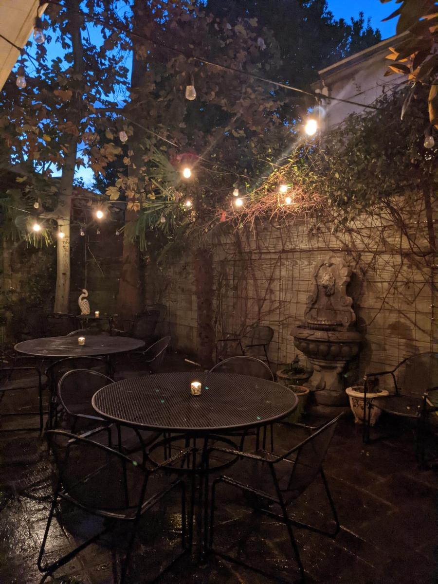 Balcony Guest House - Housity