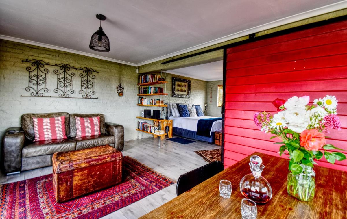 Golden View Luxury Self Catering - Housity