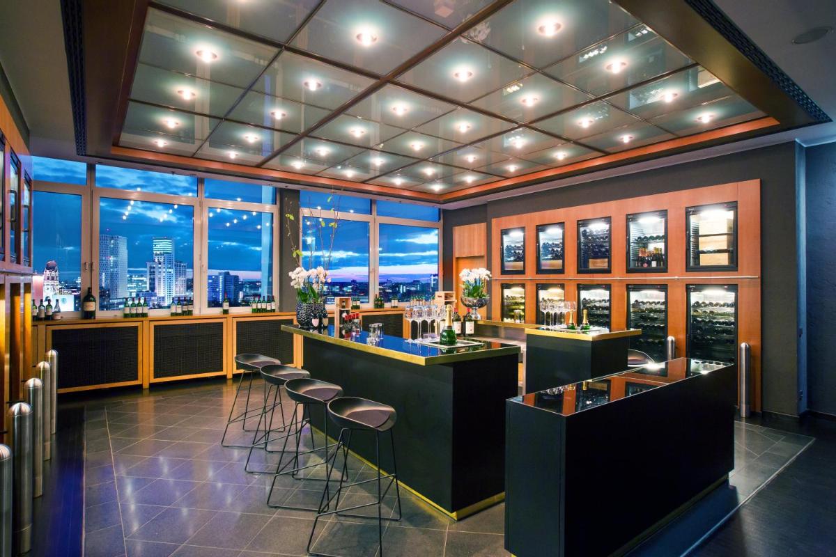 Ein Restaurant oder anderes Speiselokal in der Unterkunft InterContinental Berlin by IHG
