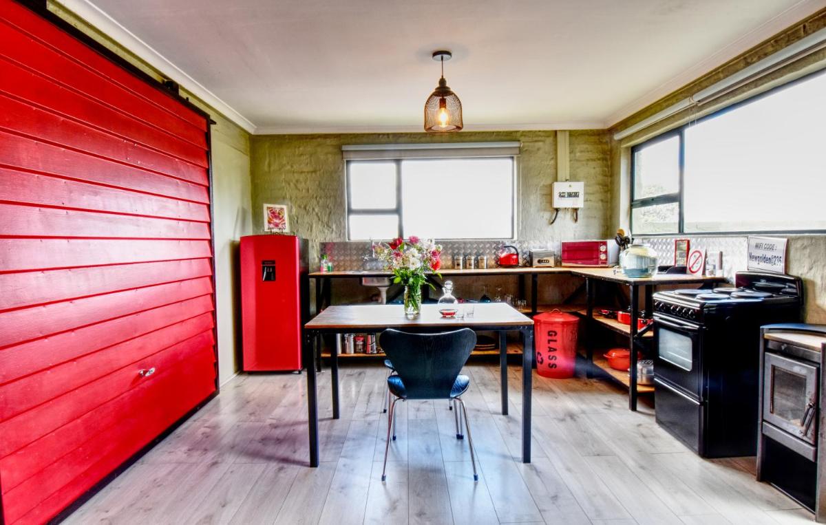 Golden View Luxury Self Catering - Housity