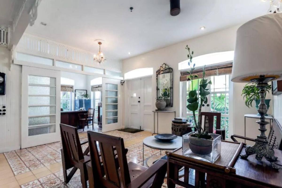 Charming La Casita Mercedes, 5Br and 5TB for Family and Friends Staycation - Housity
