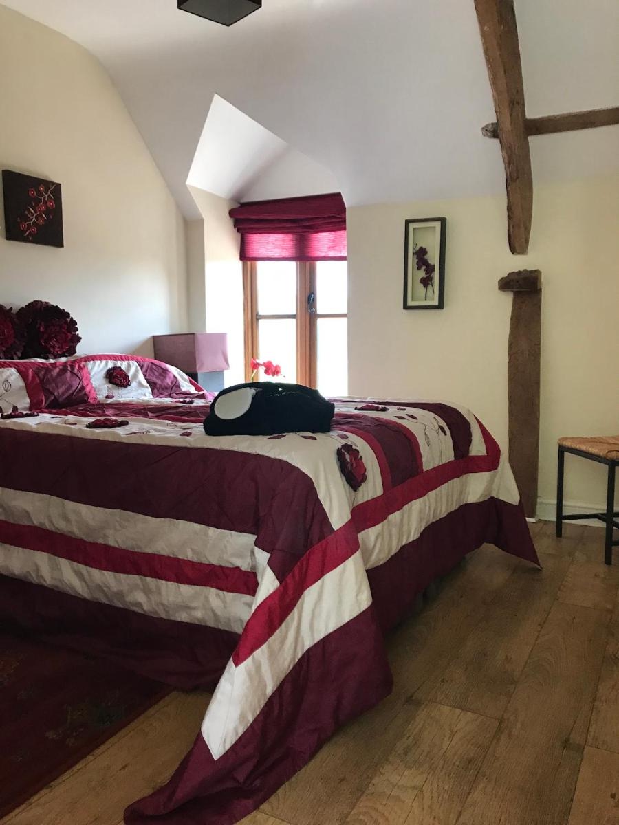 Peacock Cottage, Coity Bach - Housity