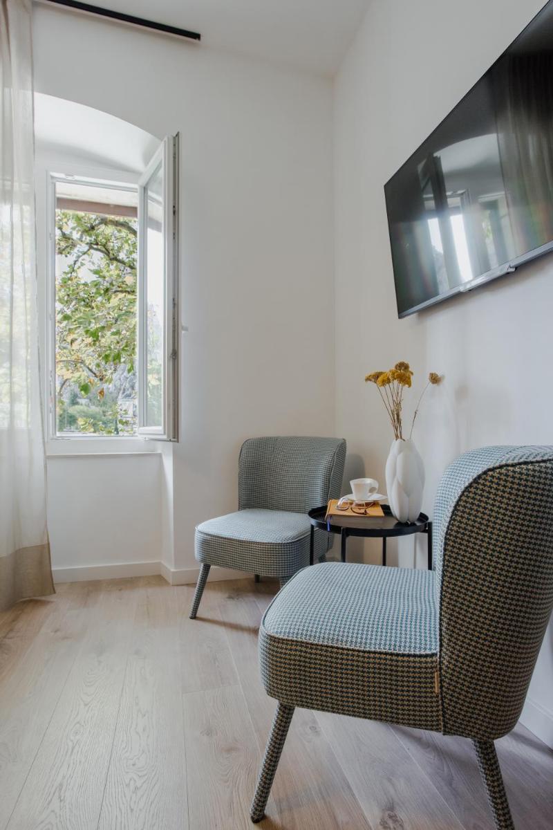 Inn by the River - Housity