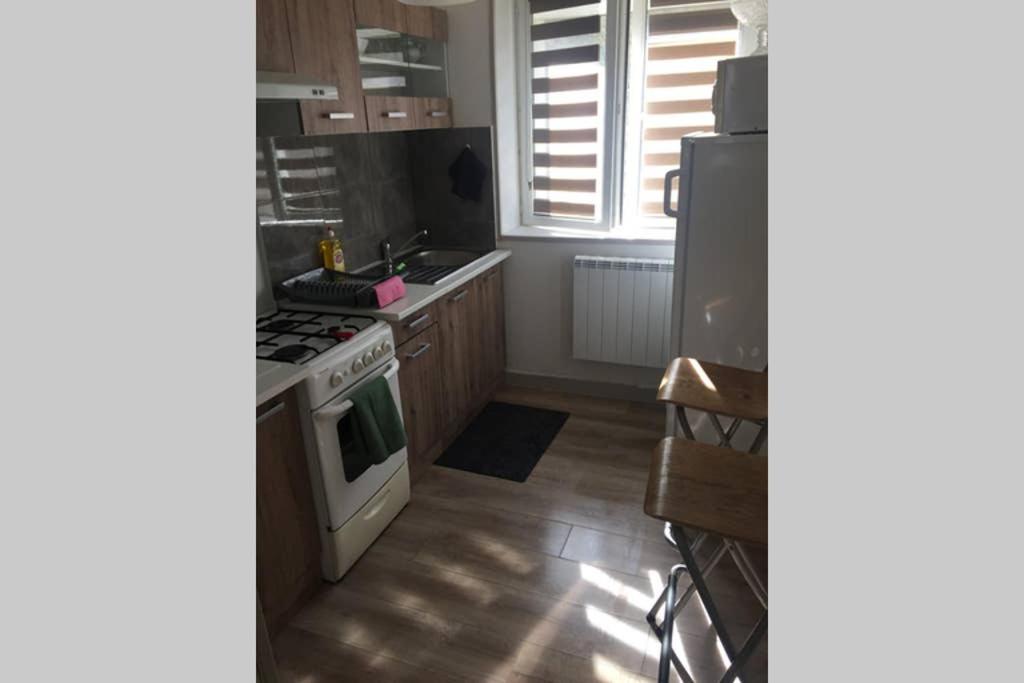 F2 proche gare et toute commodité - Housity