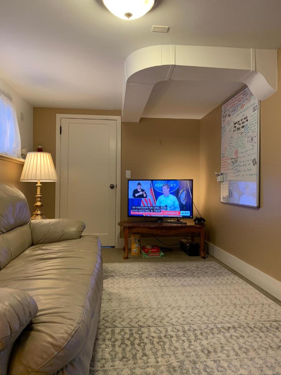 Private Suite 3 Bedrooms&Living near U-District - Housity