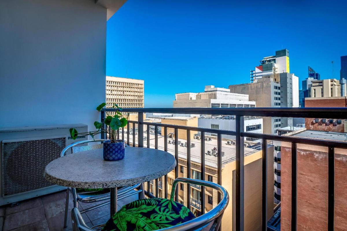901 Inner City Zen Balcony Views 1br Cbd - Housity