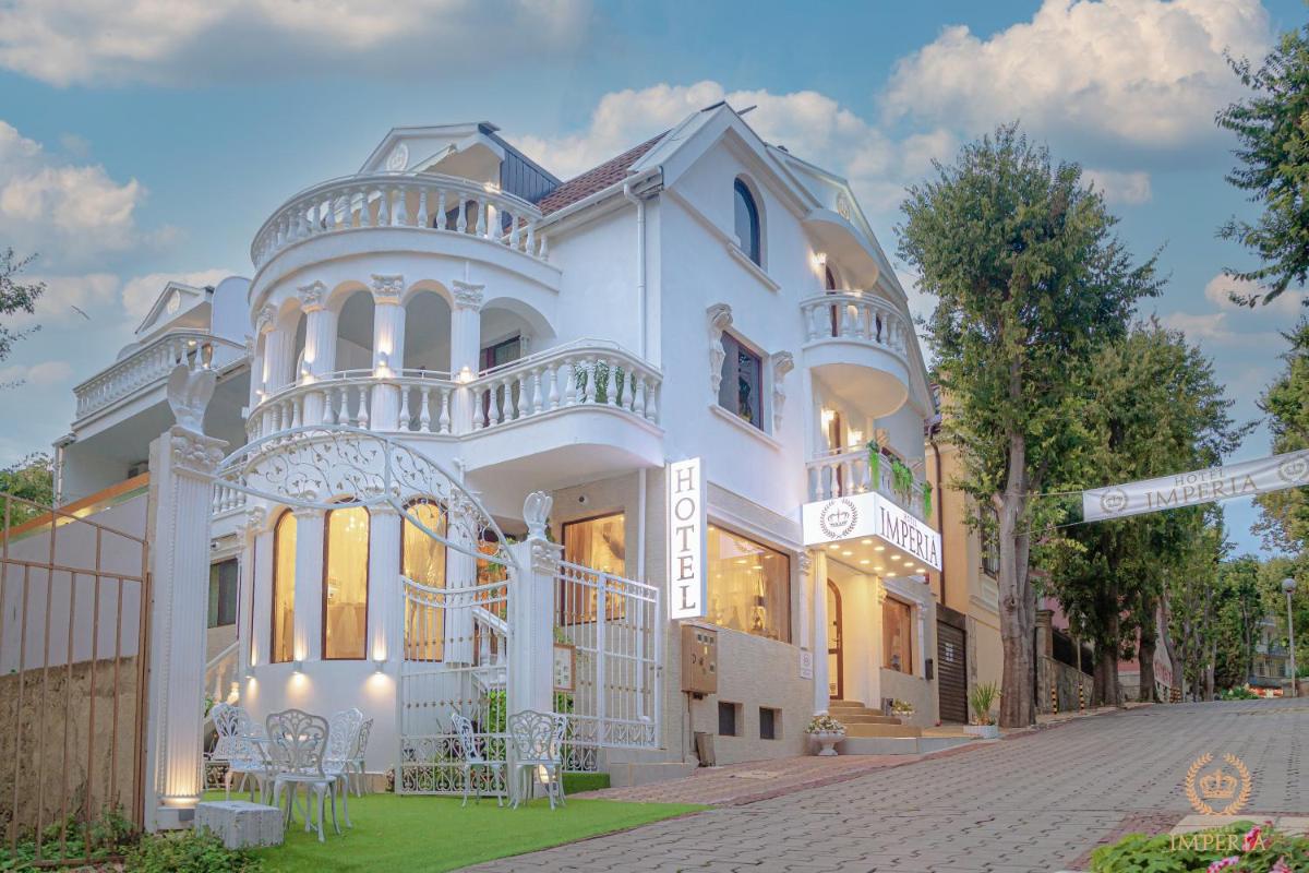 Hotel IMPERIA - Housity