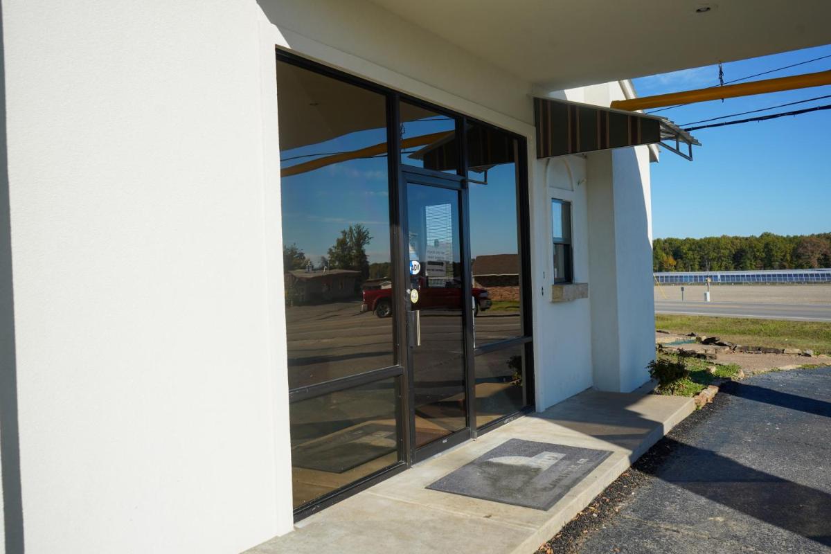 Sunset Inn Clarksville - Housity