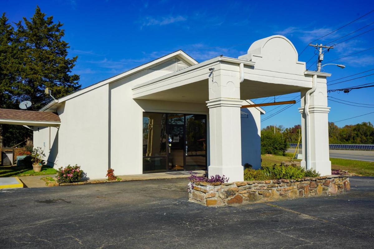 Sunset Inn Clarksville - Housity