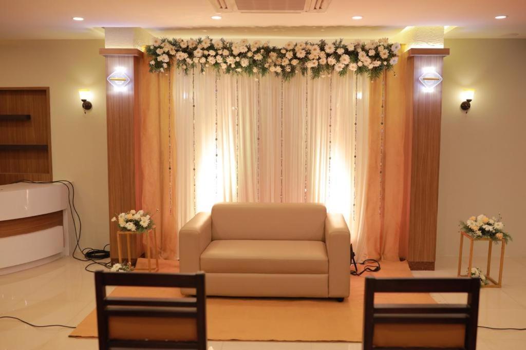 Hotel BKM International - Housity