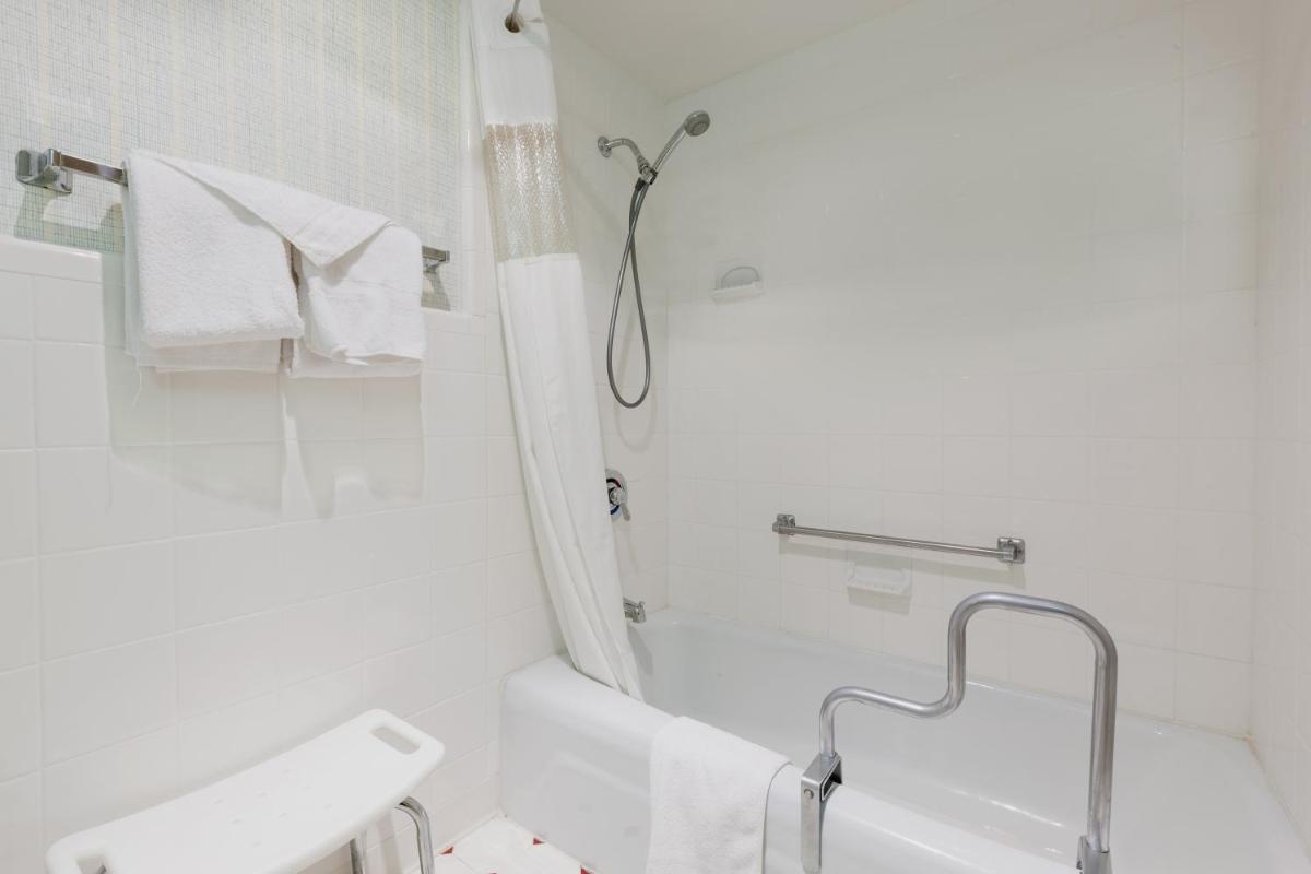 Red Carpet Inn & Suites - Housity