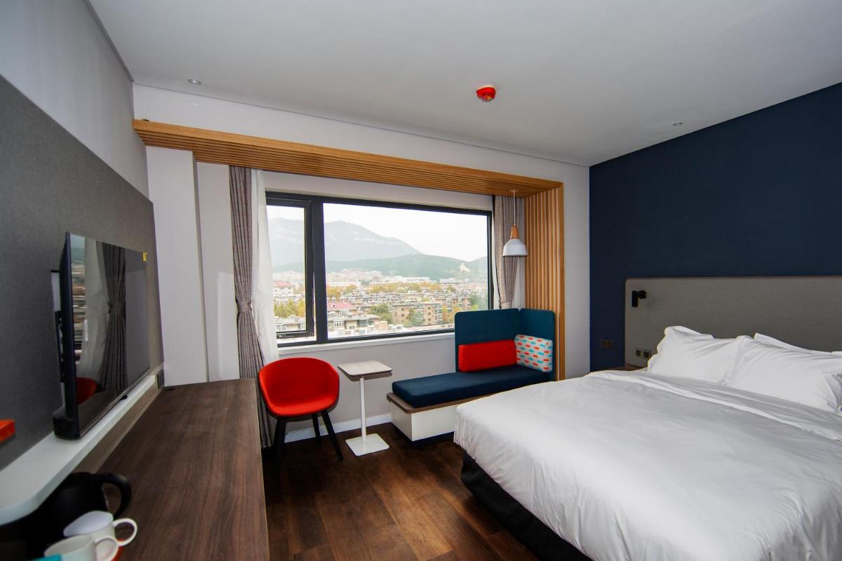 Suitetrails - Holiday Inn Express Jinan Jingshi Road, an IHG Hotel