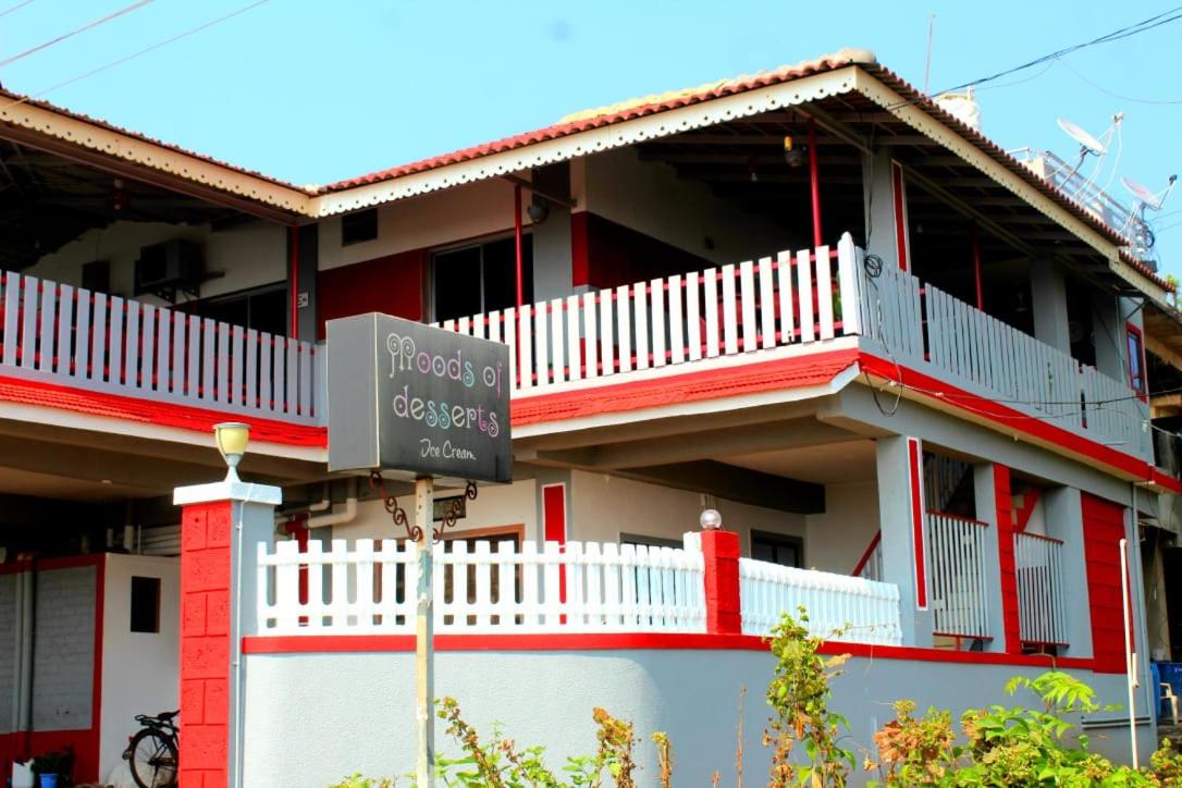 The Sea Star Hotel - Housity