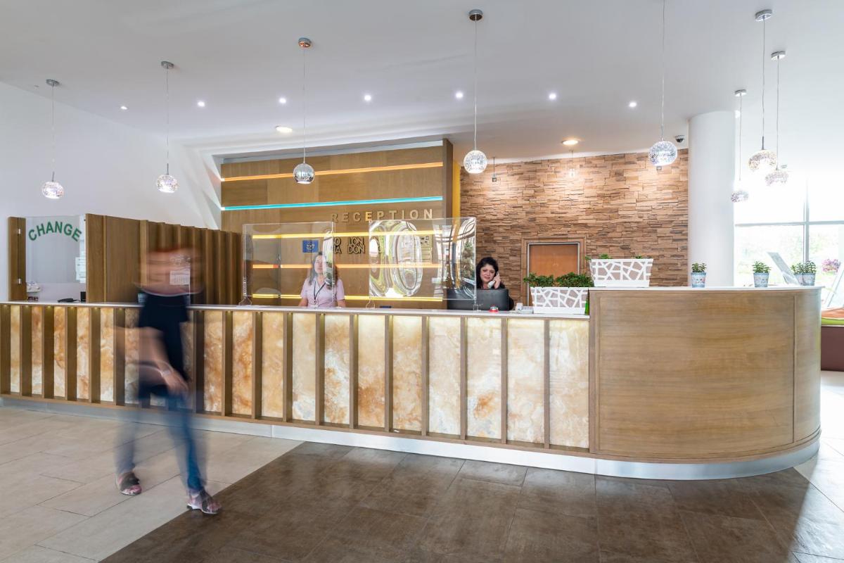 Ivana Palace Hotel - Free Parking - Housity