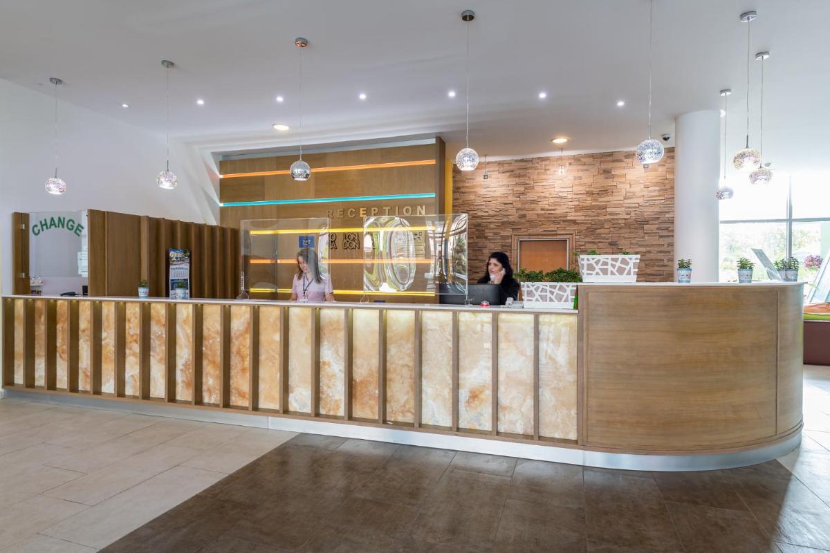 Ivana Palace Hotel - Free Parking - Housity